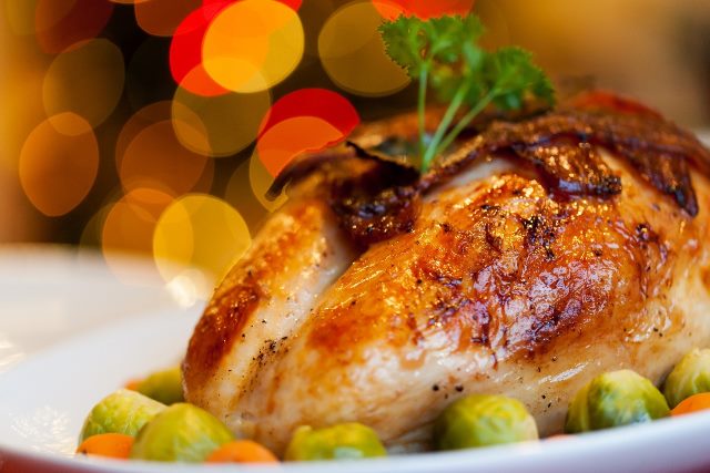 Roasted chiken served with brussels sprouts